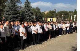 <span style="color: rgb(128, 0, 0); font-size: 11pt;">Торжественная линейка, посвященная Дню Знаний 1 сентября</span>